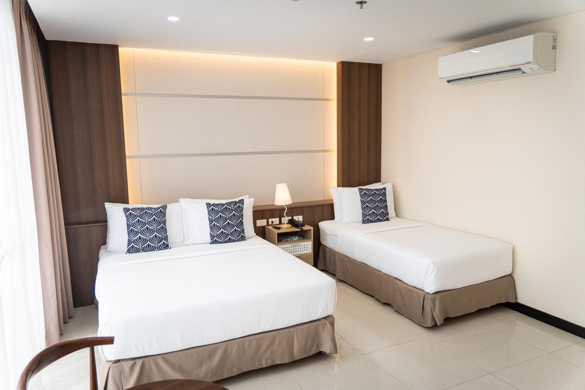 Dccco Hotel Dumaguete City Zewnętrze zdjęcie