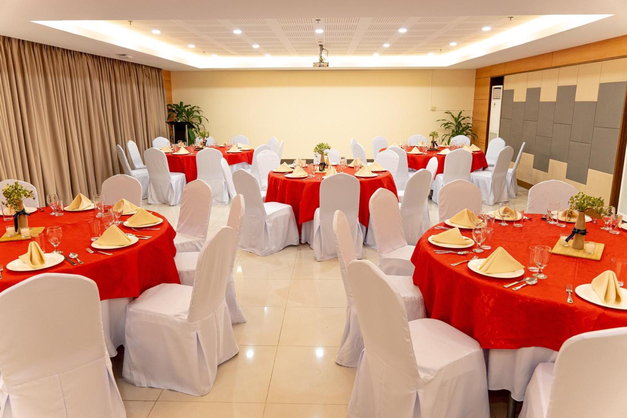 Dccco Hotel Dumaguete City Zewnętrze zdjęcie