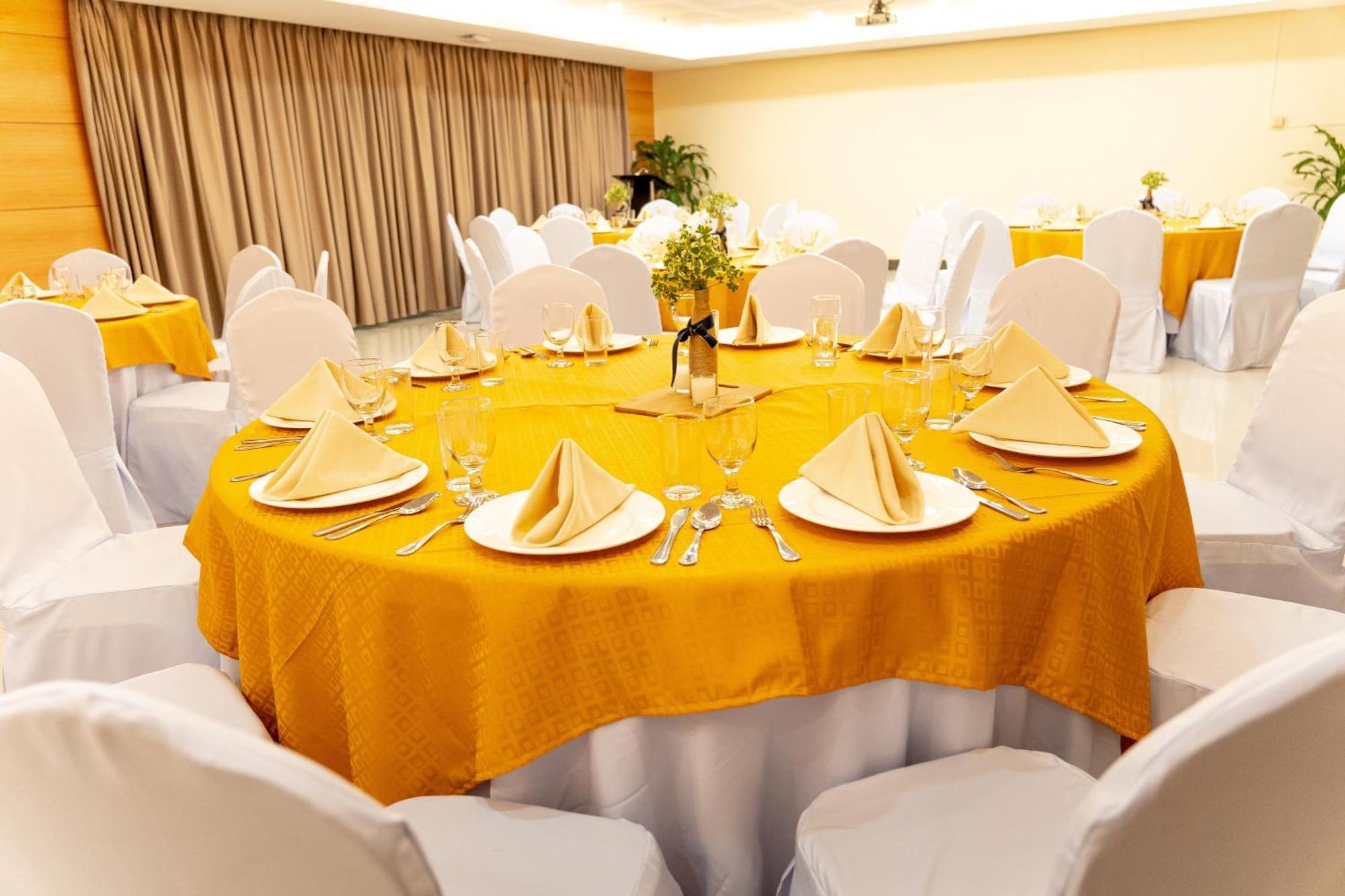 Dccco Hotel Dumaguete City Zewnętrze zdjęcie
